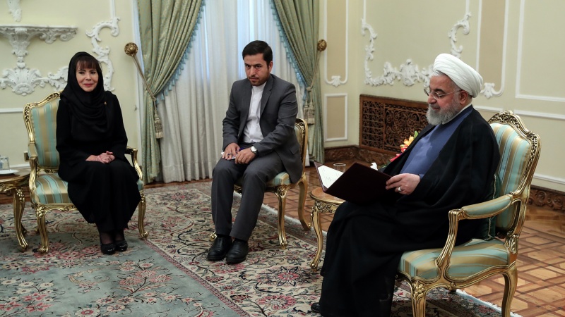 Iranpress: الرئيس روحاني : منطقتنا ومنطقة أميركا الجنوبية تعانيان من تدخلات أجنبية 