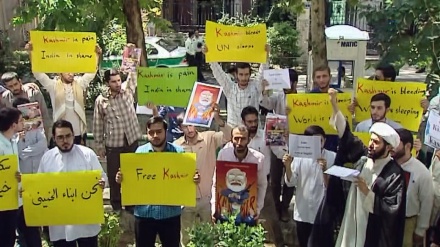 Iranian protesters ask for supporting Kashmiri people 