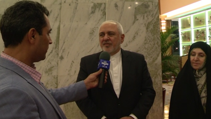Iranpress: Zarif hails Iran-Malaysia very close relationship 