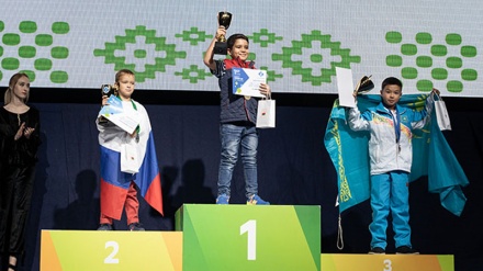 Iranian teenage chess player becomes world champion