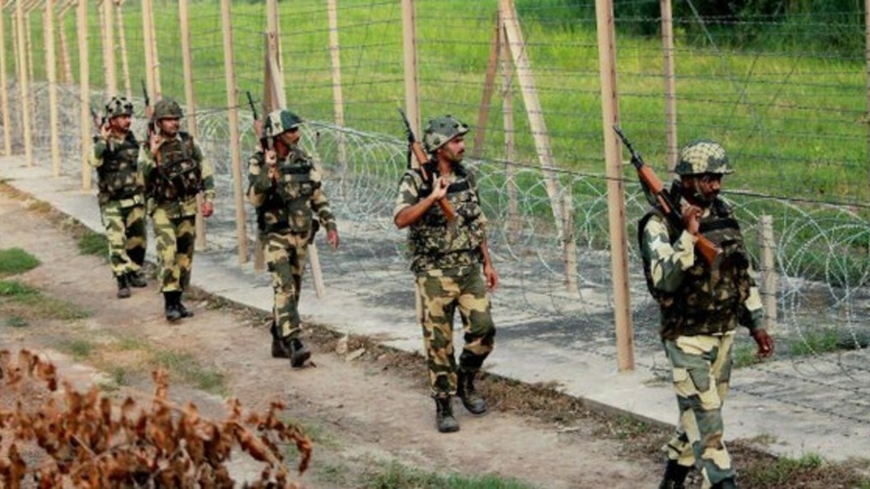Iranpress: Several killed in India-Pakistan border clashes