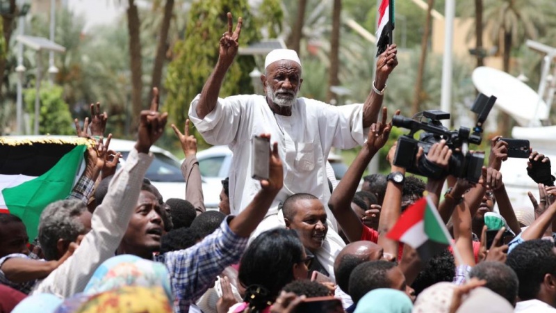 Iranpress: السودان .. بدء مراسم التوقيع على الوثيقة الدستورية النهائية 