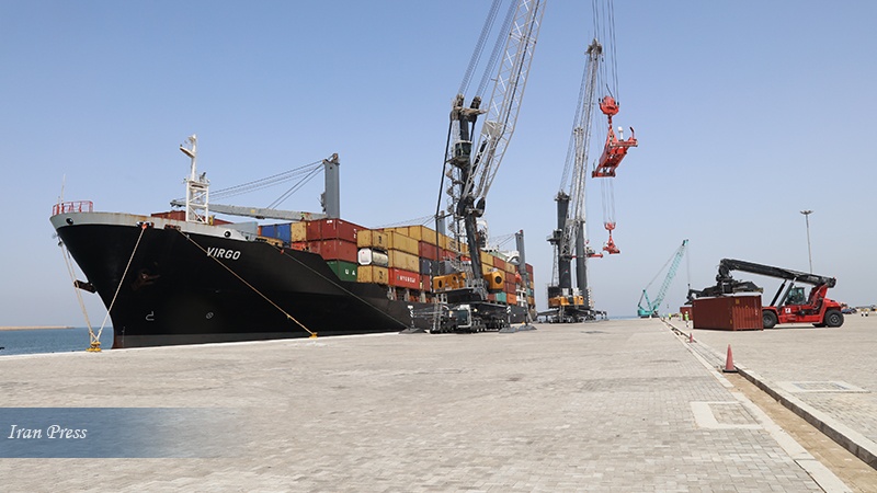 Iranpress: نقل البضائع بين موانئ هندية وميناء جابهار أسبوعيًا