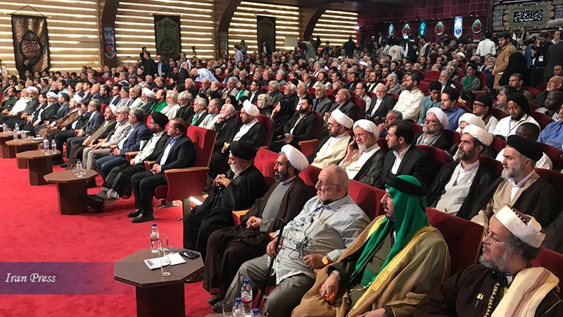 Iranpress: افتتاح القمة الدولية الـ17 لخدّام الحسين (ع) في يزد