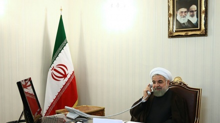 روحاني يؤكد تطوير العلاقات والتعاون بين طهران وباكو