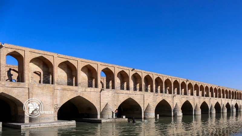 Iran Si-o-se-pol historical bridge Photo by Morteza Salehi