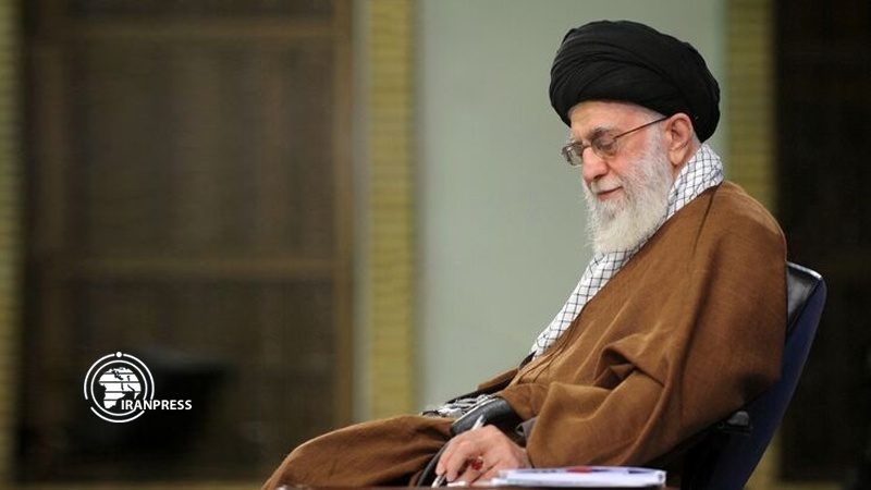 Iranpress: قائد الثورة الاسلامية يبلغ السياسات العامة للتشريع 