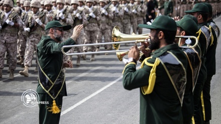 Photo: Iran's Kermanshah hosts armed forces parade