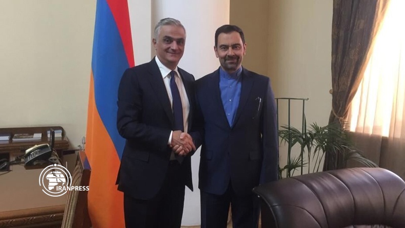 Iranpress: إيران وأرمينيا تؤكدان تعزيز التعاون الثنائي