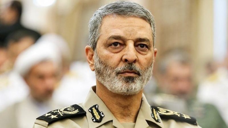 Iranpress: قائد الجيش الإيراني: قواتنا على أهبة الاستعداد