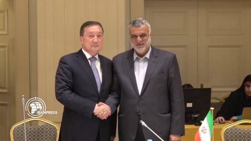 Iranpress: Iran, Kazakhstan sign economic agreement