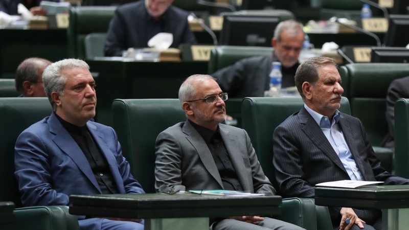 Iranpress: Iranian parliament backs Rouhani ministerial nominees 