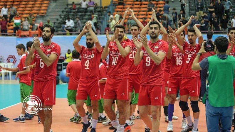 Iranpress: تأهل المنتخب الإيراني للكرة الطائرة إلى نصف النهائي من بطولة آسيا