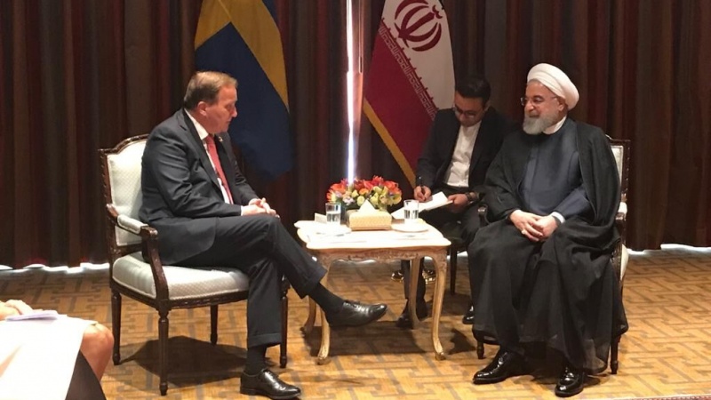 Iranpress: روحاني يؤكد تعزيز العلاقات بين إيران والسويد