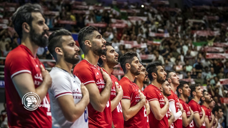 Iranpress: انتصار قوي للمنتخب الوطني الإيراني بكرة الطائرة على منافسه القطري