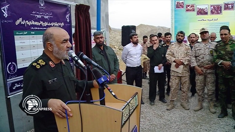 Iranpress: Serve the people to defeat the enemy: IRGC commander