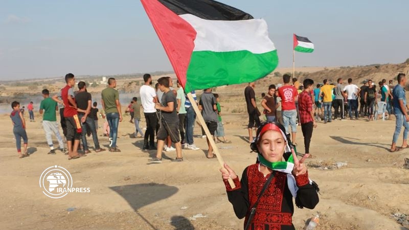 Iranpress: عشرات الجرحى في قمع الاحتلال جمعة "مخيمات لبنان" بغزة 