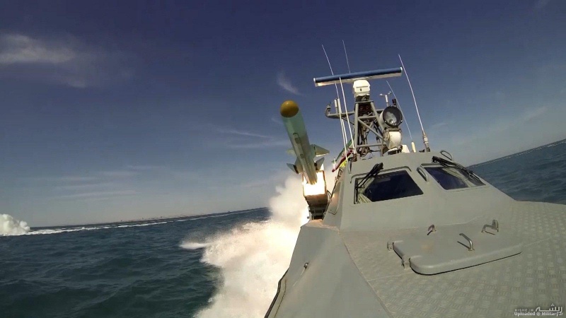 Iranpress: Iranian Navy employs high-speed boats in Caspian Sea military exercises 