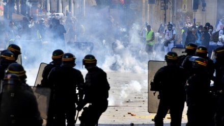 Protest turns violent after clashes between people and Police in France