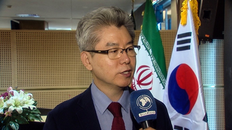Iranpress: South Korea hails Iran hosting Afghan refugees  
