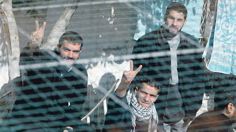 Iranpress: 120 Palestinain prisoners to join hunger strike