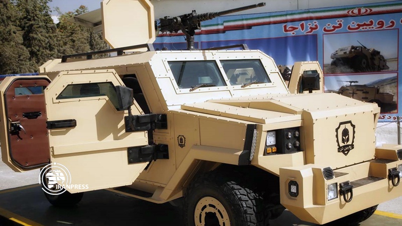 Iranpress: Iranian Army unveils new armored vehicle, smart robot
