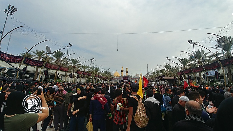 Iranpress: Photo: Traditional Iraqi mourning ceremony held in Karbala, on the occasion of Arbaeen   