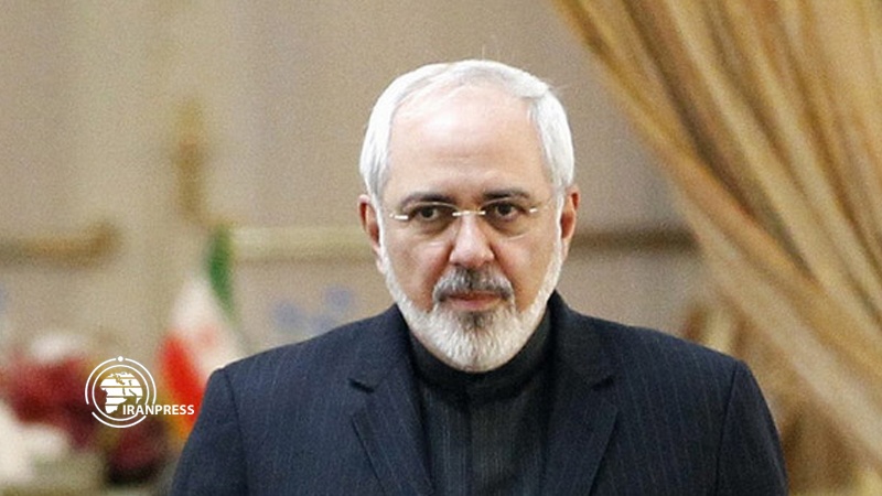 Iranpress: ظريف: إيران ترفض السلاح النووي أخلاقيًا وشرعيًا وإستراتيجيًا