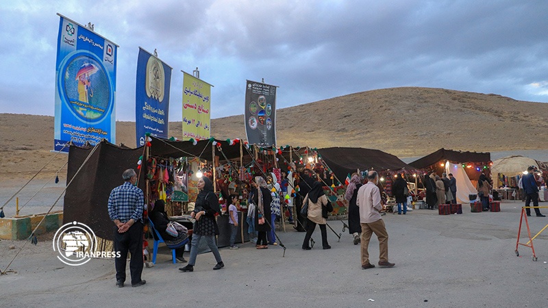 Iranpress: معرض "الصناعات اليدوية" الوطني ينهي فعالياته في شهركرد