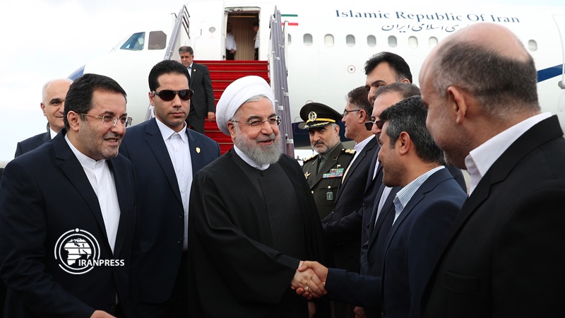 Iranpress: President Rouhani arrives in Baku, Azerbaijan