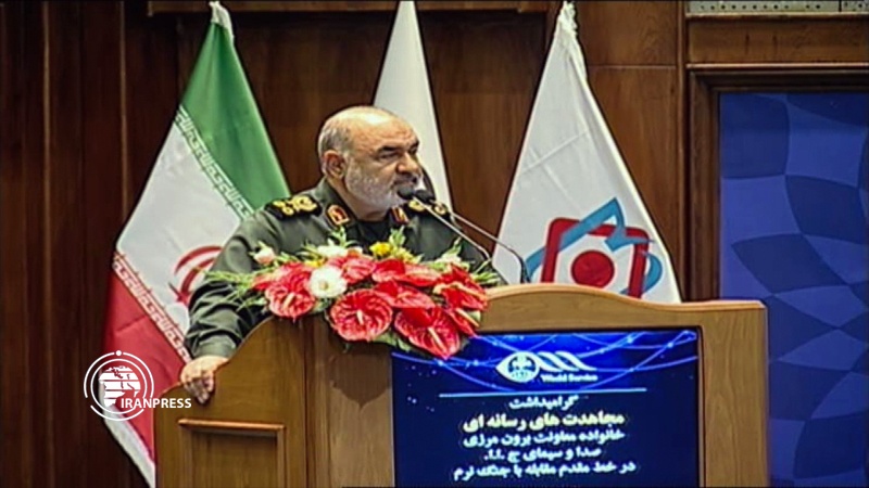 Iranpress: قائد الحرس الثوري: وسائل الإعلام الإيرانية تواجه معركة غير متكافئة