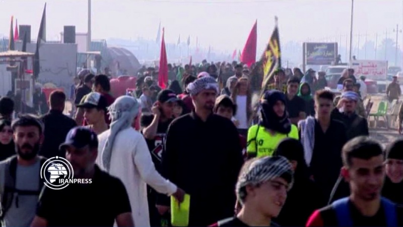 Iranpress: Thousands are marching towards Karbala attending Arbaeen Trek