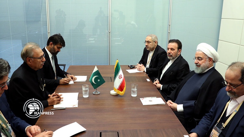 Iranpress: Iran and Pakistan to fully develop mutual ties