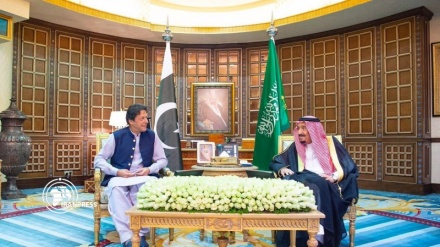 Pakistan's PM holds talk with Saudi king
