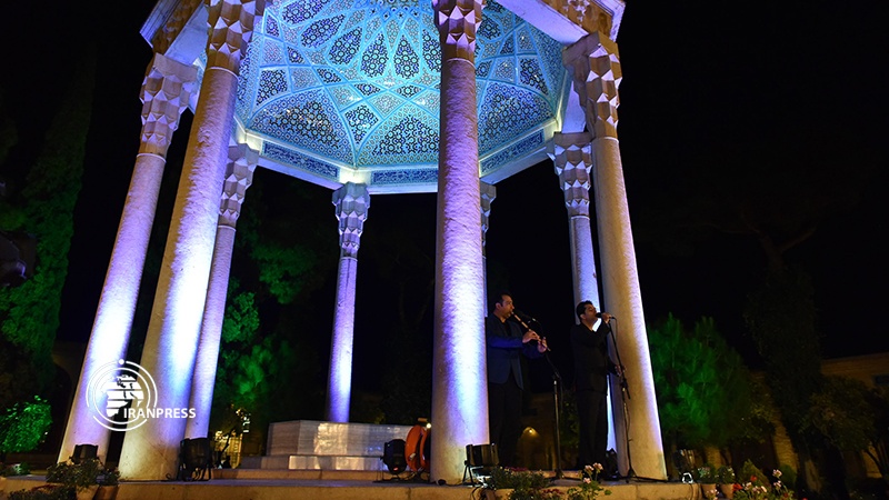 ایران برس: إقامة حفل تكريم الشاعر الإيراني الشهير "حافظ الشيرازي" في شيراز