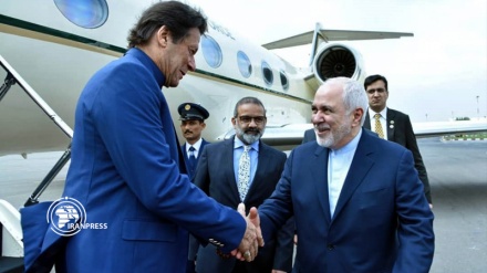 Pakistani PM arrives in Iran 