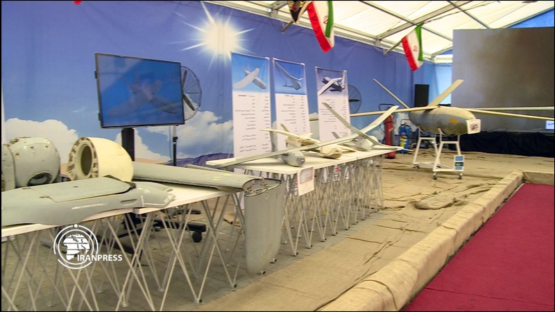 Iranpress: ملحقون عسكريون أجانب يزورون معرض "صيد النسور"