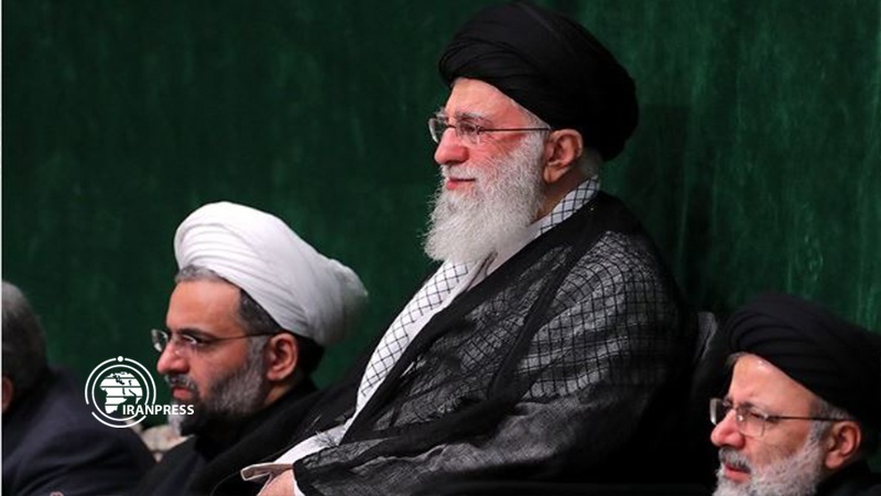 Iranpress: إقامة مراسم عزاء أربعينية الإمام الحسين (ع) بحضور قائد الثورة الإسلامية