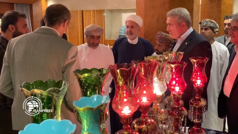 Iranpress: Iranian and Omani Tourism ministers visit Handicraft Expo