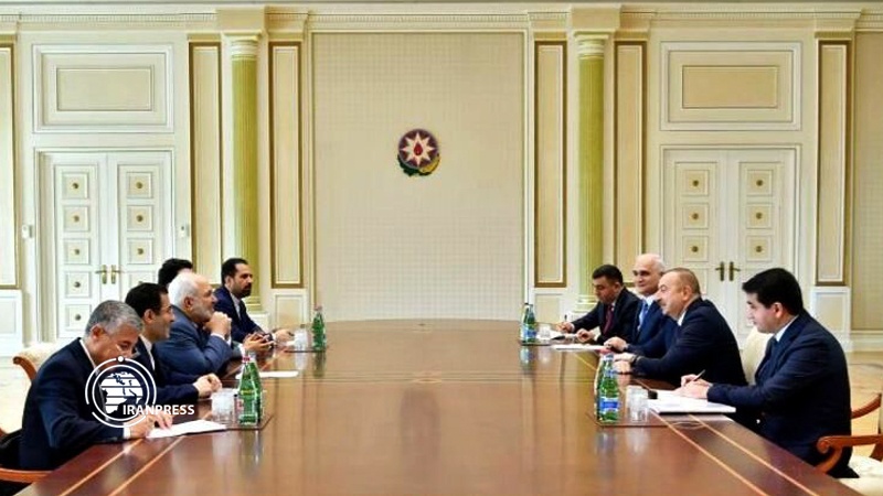 Iranpress: ظريف يلتقي بالرئيس الأذربيجاني