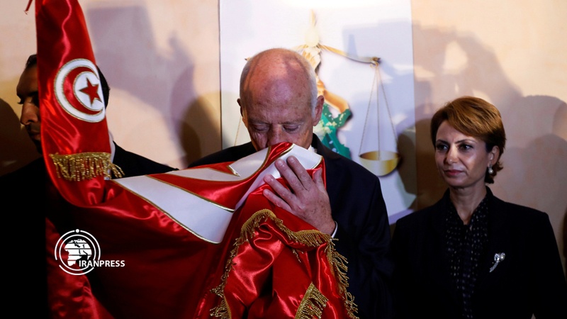 Iranpress: احتفالات في تونس عقب إعلان قيس سعيد رئيسا للبلاد