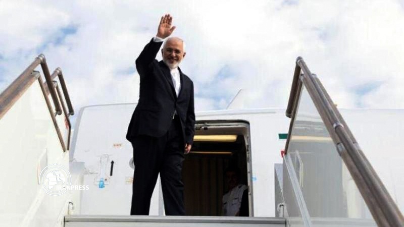 Iranpress: ظريف يغادر طهران متوجها الى باكو