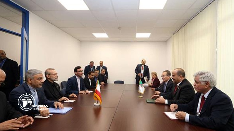 Iranpress: لاريجاني يؤكد حل قضايا المنطقة عبر المحادثات السياسية