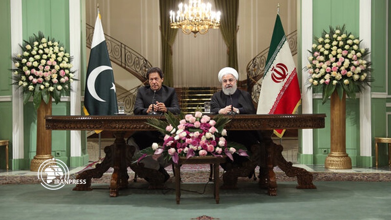 Iranpress: Iran welcomes efforts to mediate talks with Saudis ahead of Imran Khan visit