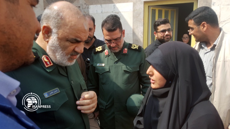 Iranpress:  القائد العام لحرس الثورة الإسلامية يتفقد منفذ شلمجه الحدودي  