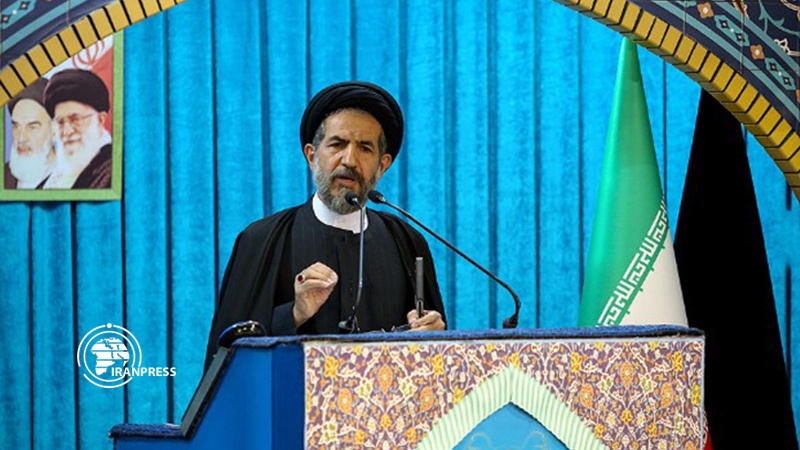 Iranpress: خطيب طهران: طهران تتبع إستراتيجية التعامل البنّاء مع المجتمع الدولي