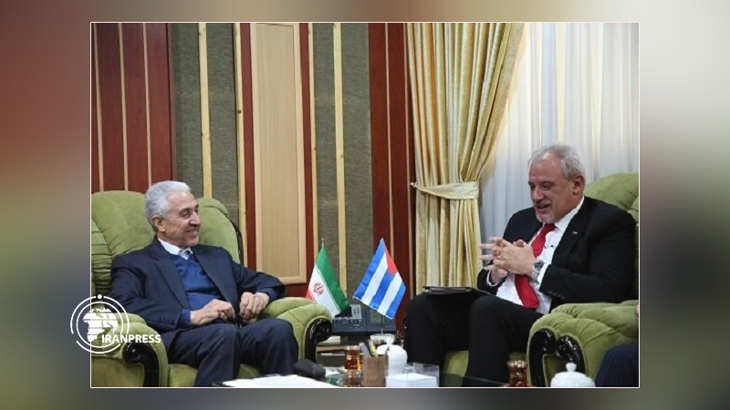 Iranpress: Cuban Ambassador meets Iranian Science Minister