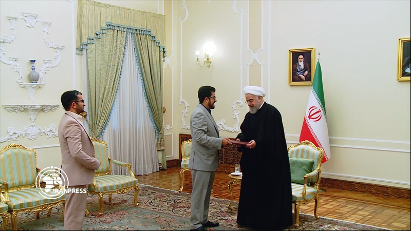 Iranpress: روحاني يشيد بشجاعة الشعب اليمني في مواجهة المعتدين 