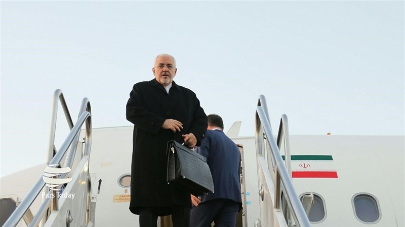 Iranpress: ظريف يصل إلى بغداد