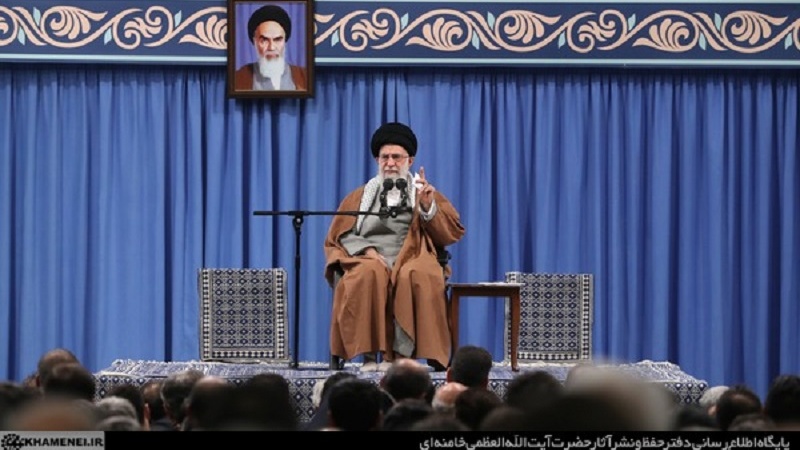 Iranpress: قائد الثورة الإسلامية: لقد دفعْنا العدو إلى الوراء في جميع المجالات